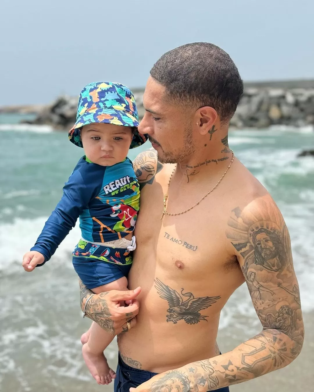 Paolo Guerrero y su cuarto hijo, Paolo André, fruto de su relación con Ana Paula Consorte. Fuente: Instagram