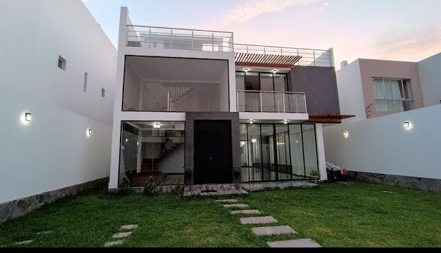 La lujosa residencia que hoy habita Paolo Guerrero tiene características similares a las de la fotografía/Foto: Facebook