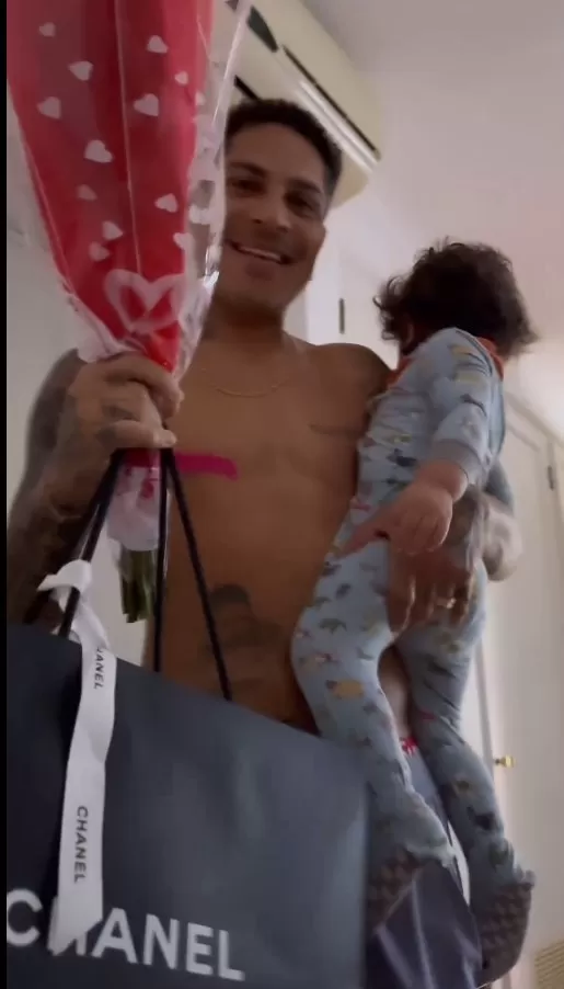 Paolo Guerrero sorprendió a su novia Ana Paula Consorte en el el Día de la madre/Foto: Instagram