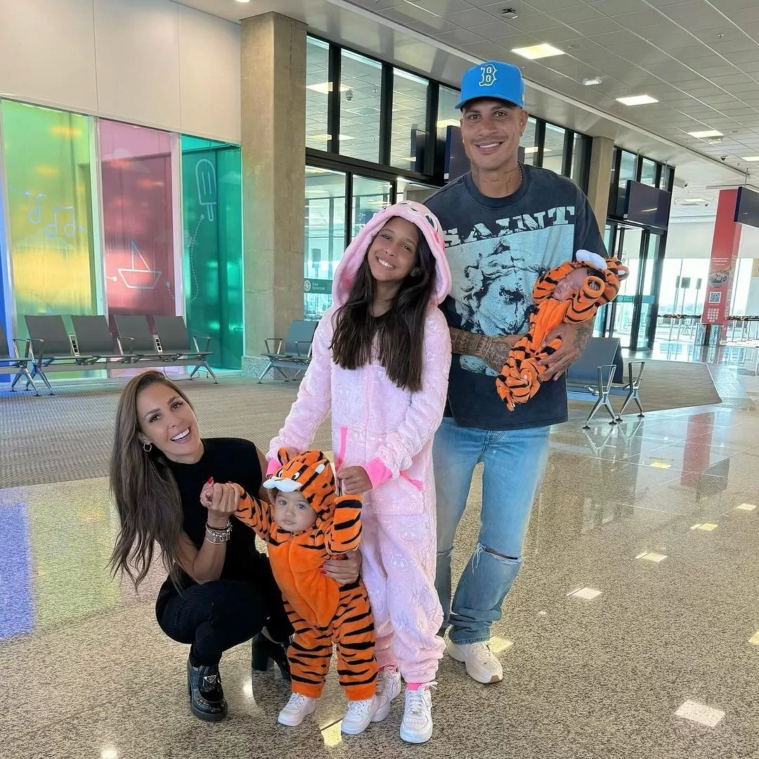 Ana Paula en Lima junto a Paolo Guerrero y sus hijos. Fuente: Instagram