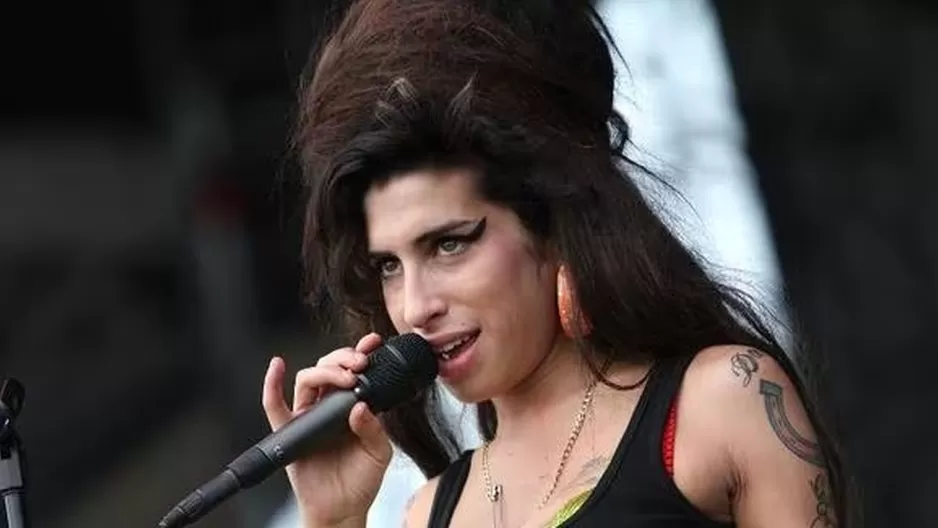 El padre de Amy Winehouse demandó a dos amigas de la artista por vender sus bienes. Fuente afp