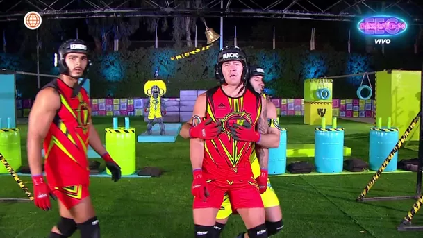 Patricio Parodi chocó fuerte con Pancho Rodríguez y lo abrazó para no caerse / AméricaTV