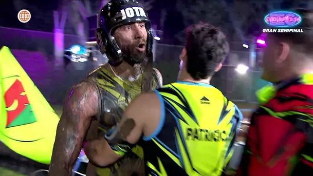 Patricio Parodi calmó a Jota Benz tras perder contra Leandro / AméricaTV Patricio Parodi calmó a Jota Benz tras perder contra Leandro / AméricaTV