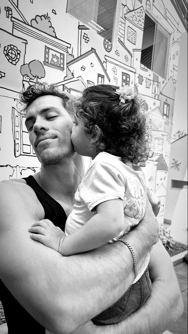 Tierno reencuentro de Patricio Parodi y Aitana en el nido. Fuente: Instagram Tierno reencuentro de Patricio Parodi y Aitana en el nido. Fuente: Instagram