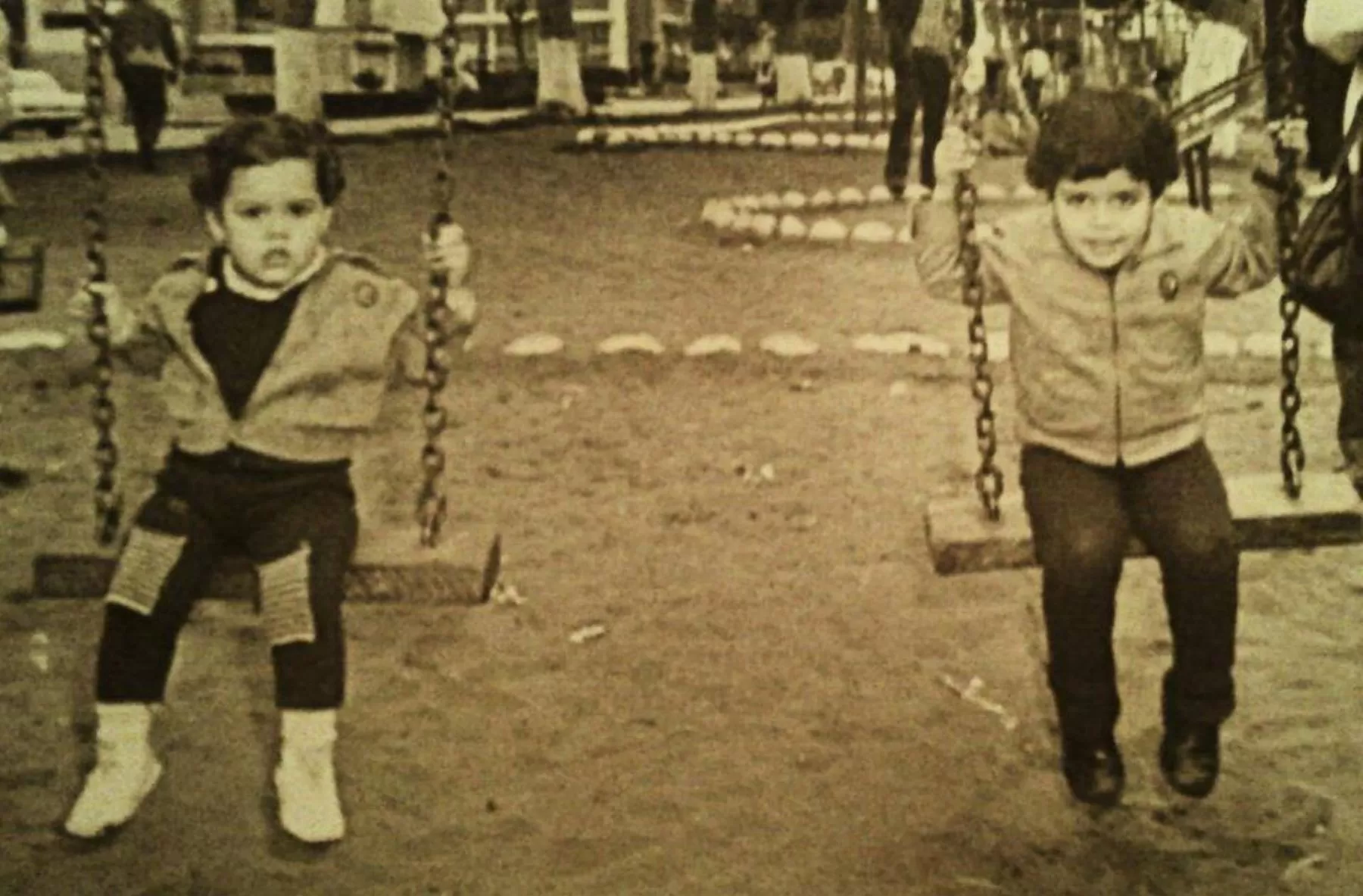 Pedro Suárz Vértiz junto a su hermano Patricio Suárez Vértiz durante su infancia. Fuente: Instagram