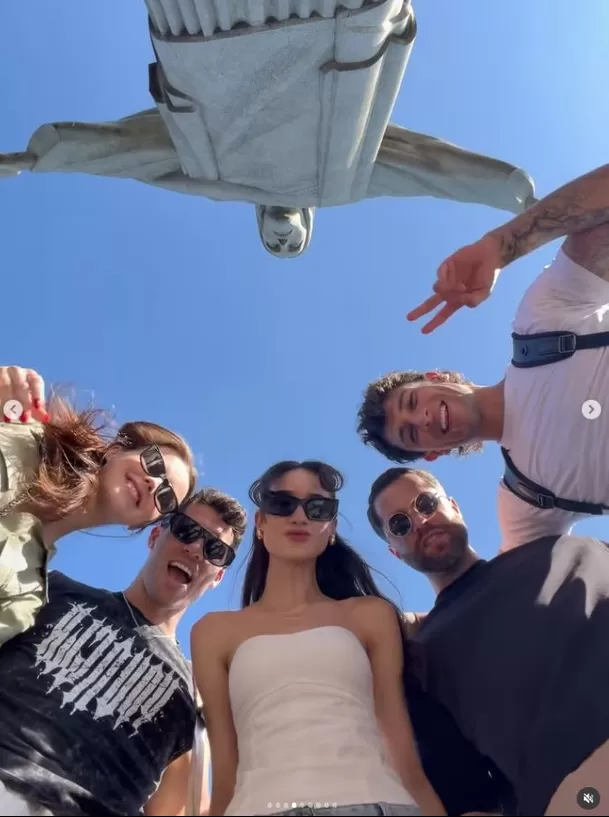 El 'guerrero' y el exchico reality viajaron a Brasil por Fiestas Patrias y, además de recorrer distintos destinos turísticos, fueron captados compartiendo con dos jóvenes