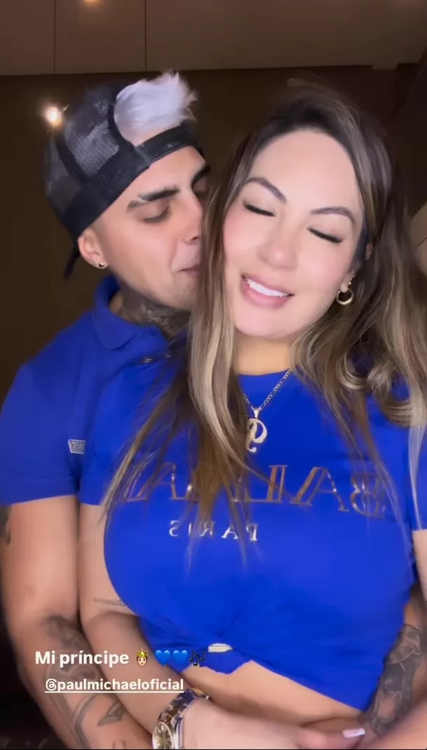 Paul Michael le canta a Pamela López mientras le hace sensuales caricias. Fuente: Instagram Paul Michael le canta a Pamela López mientras le hace sensuales caricias. Fuente: Instagram