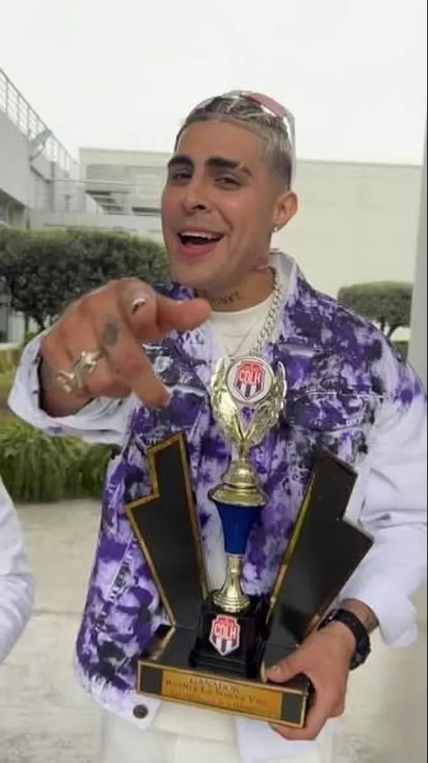 Paul Michael mostró en redes sociales el momento en que fue distinguido durante una ceremonia organizada por el Parlamento Andino. Foto: combinaciondelahabana