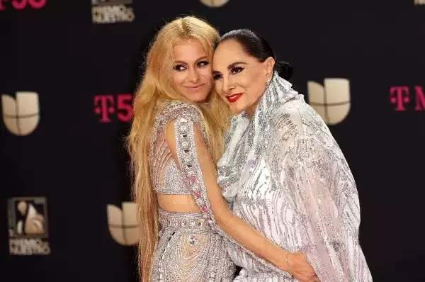 Paulina Rubio y Susana Dosamantes. Fuente: AFP