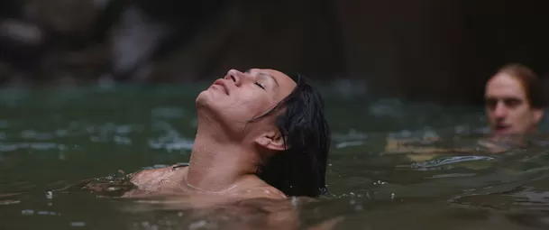 'Pucallpa la Europea' cuenta la historia de Elsa, una mujer trans peruana, es deportada de Francia y regresa a un país que no la reconoce / Captura
