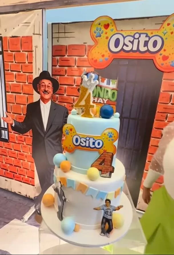 La peculiar celebración de 'Osito', un perrito influencer, causó furor en redes sociales. Foto: Instagram