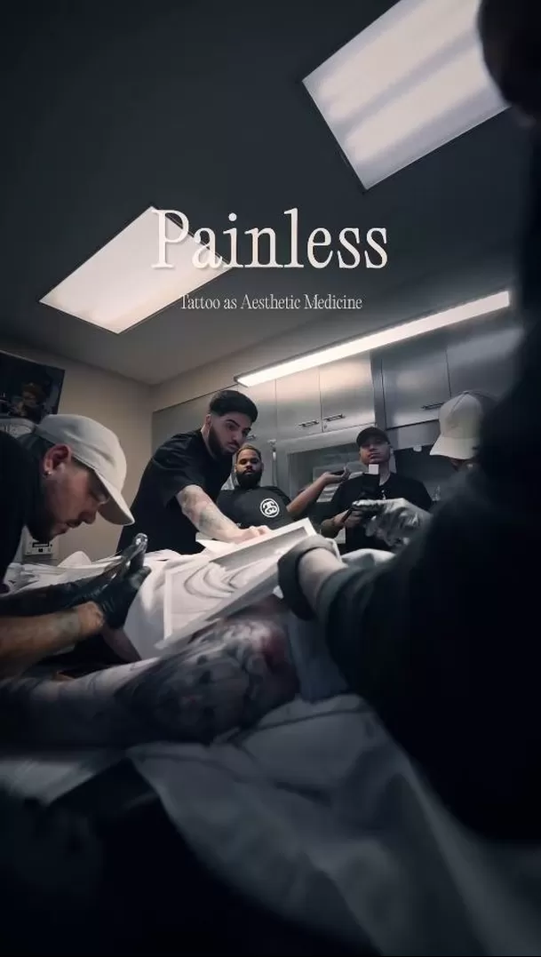 Para realizarse los tatuajes fue necesario que Peso Pluma tenga anestesia general/Foto: Instagram Para realizarse los tatuajes fue necesario que Peso Pluma tenga anestesia general/Foto: Instagram