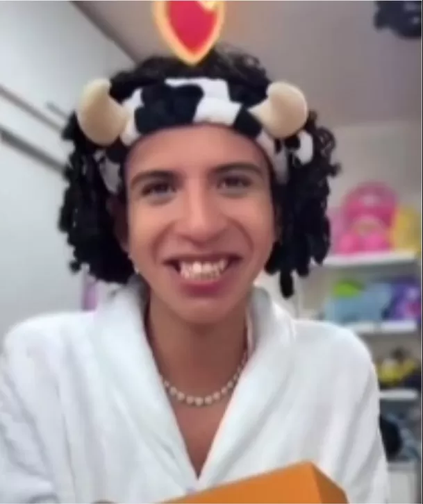 Valentino Palacios hizo un live en TikTok para mostrar el regalo que le dio María Pía Copello. Foto: TikTok