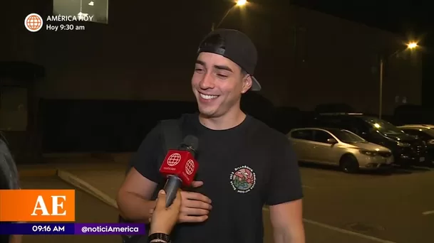 Piero Arenas se ríe cuando le preguntan sobre su pareja / América Espectáculos