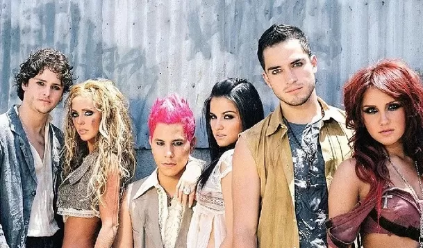 Poncho Herrera junto a sus compañeros de RBD. Fuente: Instagram