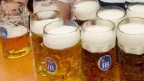 Beber cerveza causa muchas ganas de ir al baño ¿por qué? Foto: EFE