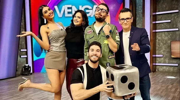 Ricardo Casares junto a sus compañeros del matutino de TV Azteca Fuente: Instagram