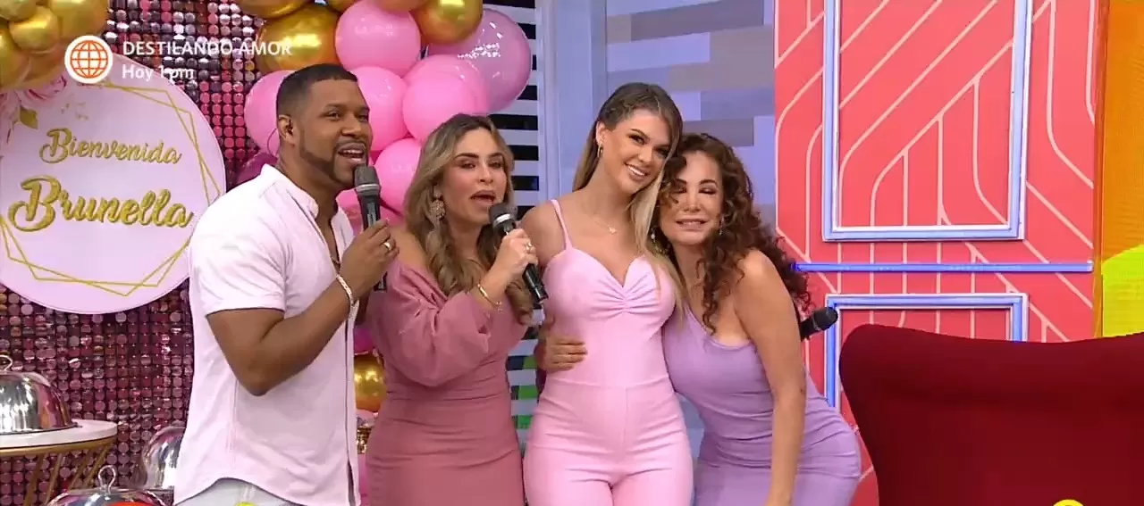 Brunella Horna recibió el caluroso abrazo de sus compañeros en la conducción del programa / Foto: 'América Hoy'