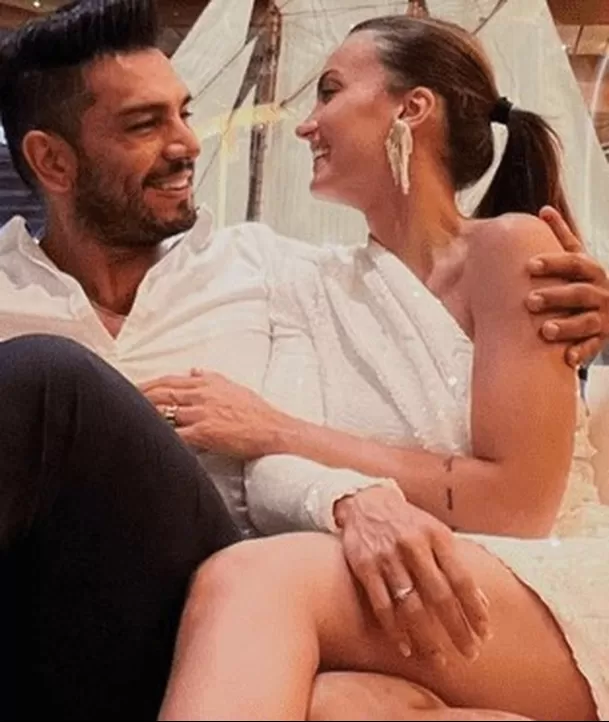 Rafael Cardozo le propuso matrimonio a Cachaza en 2022 durante un crucero por las Bahamas / Instagram