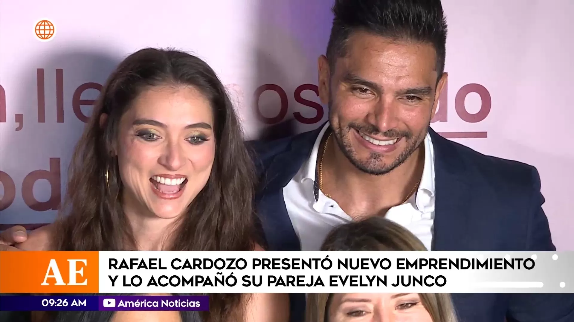 Rafael Cardozo se lució feliz con Evelyn Junco en lanzamiento de su nuevo emprendimiento / América Espectáculos