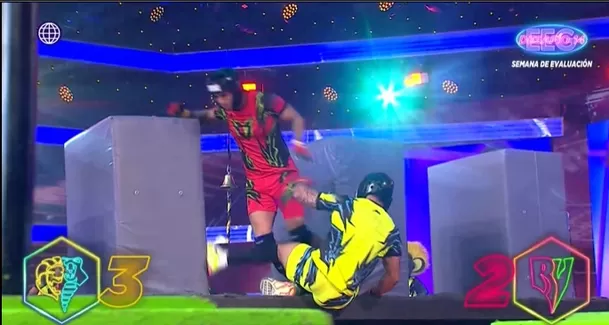 Raúl Carpena encara a Paul Michael tras supuesta 'patada'/América TV Raúl Carpena encara a Paul Michael tras supuesta 'patada'/América TV