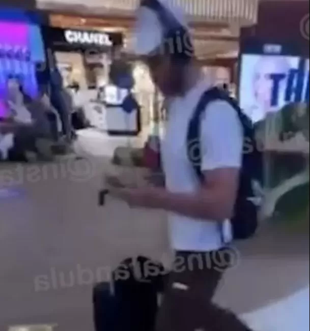 Mario Irivarren en el aeropuerto en medio del escándalo por su ampay en Argentina y terminar su romance con Onelia Molina. Foto: Instarandula