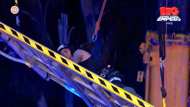 Raúl Carpena "lloró" de pánico tras cumplir reto de altura. Fuente: AméricaTV