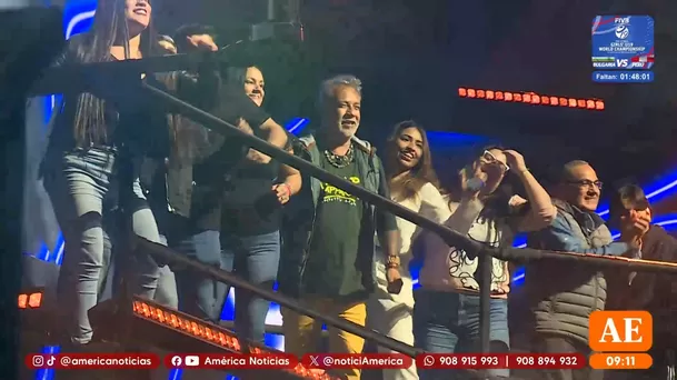 Roger del Águila y los 'Pitucos del balcón' / Captura