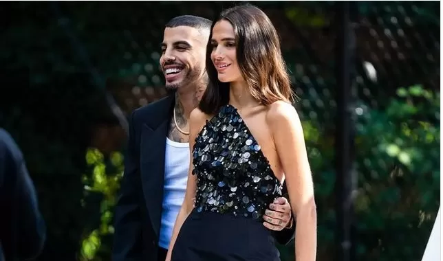 Rauw Alejandro y Bruna Marquezine en campaña para Carolina Herrera / AFP