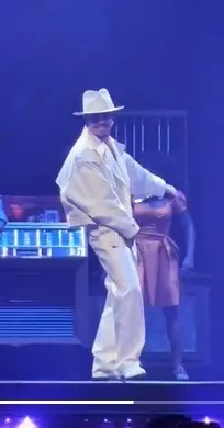 Rauw Alejandro tomó con buen humor incidente con su pantalón. Fuente: TikTok Rauw Alejandro tomó con buen humor incidente con su pantalón. Fuente: TikTok