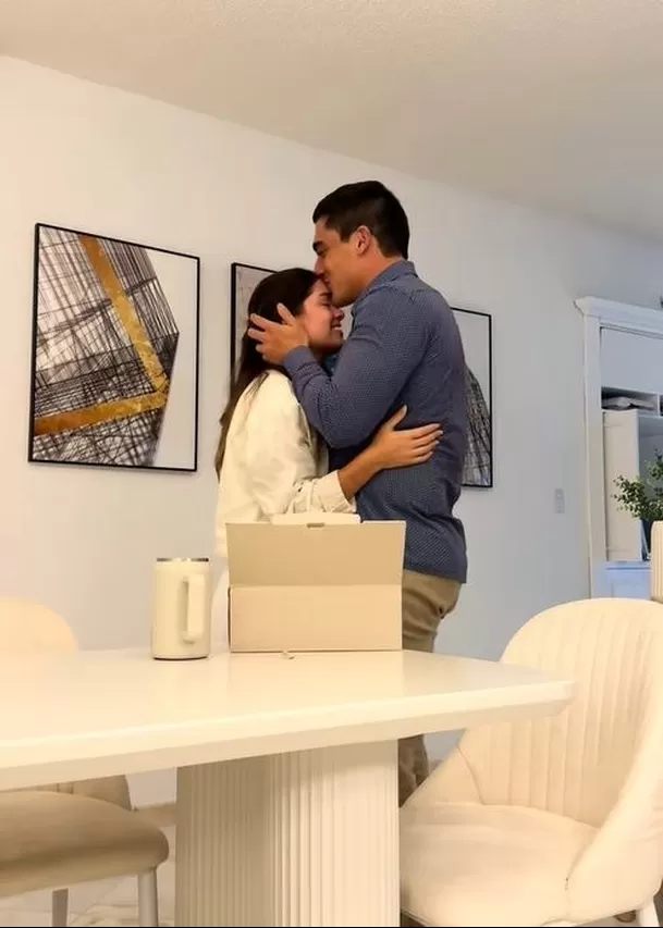 Esposo de Mafer Parodi lloró y besó ‘pancita’ al enterarse de su embarazo. Fuente: TikTok