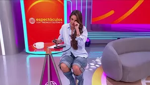 La conductora no pudo contener las lágrimas al compartir una fotografía inédita donde aparece acostada junto a sus padres, un recuerdo que conserva con especial cariño y que también incluyó en su libro. Video: América Espectáculos