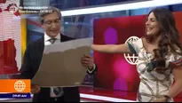 Rebeca Escribens le dio tremenda sorpresa al periodista (Foto: Captura América TV)