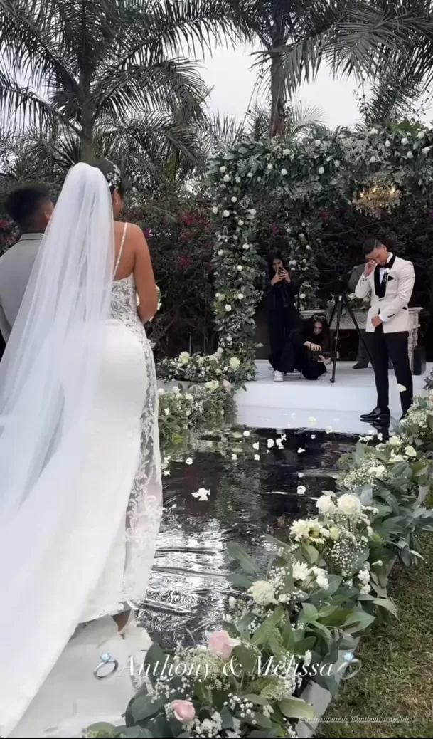 Anthony Aranda se emocionó al ver a Melissa Paredes rumbo al altar. Fuente: Instagram