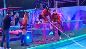 Renzo Schuller se dejó llevar por la euforia y lo dio todo alentando a Raúl Carpena. Video: América TV