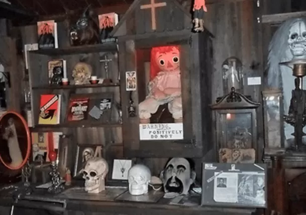 La muñeca Annabelle permanece en el Museo del Ocultismo de Connecticut desde la década de 1970 / Instagram La muñeca Annabelle permanece en el Museo del Ocultismo de Connecticut desde la década de 1970 / Instagram