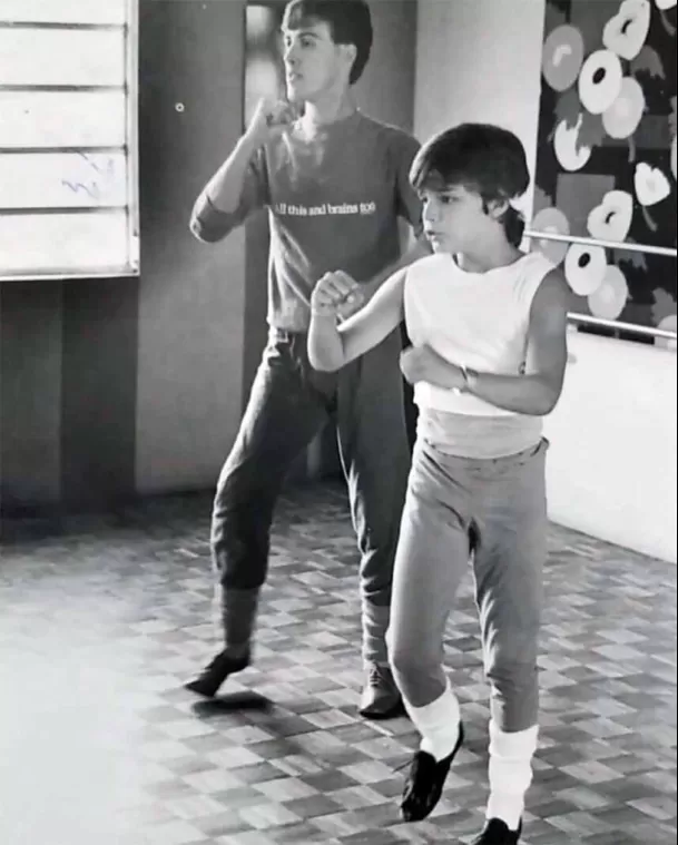 Ricky Martin a los 11 años ensayando una coreografía para 'Menudo' en 1984 / Foto: Internet