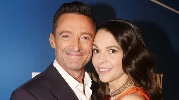 Hugh Jackman y Sutton Foster se conocieron en la obra 'The Music Man’ de Broadway en 2022 / AFP