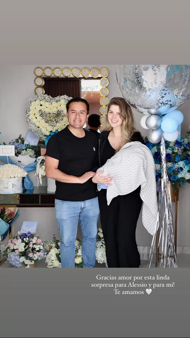 Richard Acuña y Brunella Horna junto al pequeño Alessio. Fuente: Instagram