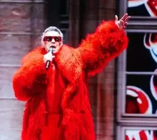 La Municipalidad de San Miguel anunció que el concierto de Robbie Williams programado para este 24 de septiembre en Arena 1 no se realizará, tras advertir deficiencias en la organización y seguridad del evento del día anterior  Foto: IG One Entertainment