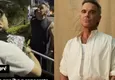 Robbie Williams canta con fan peruano y le firma autógrafo