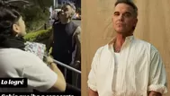 Robbie Williams canta con fan peruano y le firma autógrafo
