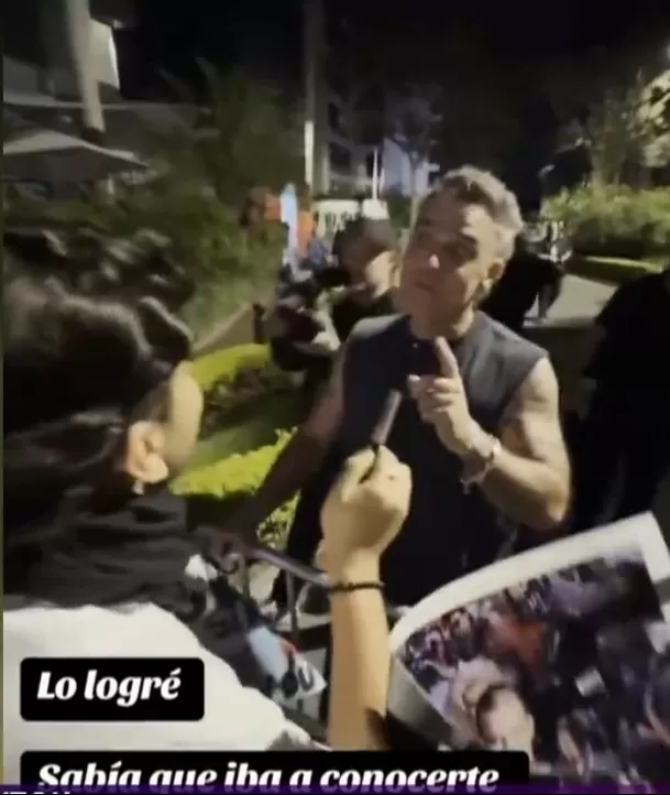 Tras su primer concierto en Lima, Robbie Williams protagonizó un inesperado encuentro con un fan peruano que lo esperaba afuera de su hotel y terminó cantando junto al artista británico. Foto: TikTok Nicolás Arrelucé Tras su primer concierto en Lima, Robbie Williams protagonizó un inesperado encuentro con un fan peruano que lo esperaba afuera de su hotel y terminó cantando junto al artista británico. Foto: TikTok Nicolás Arrelucé