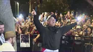 Robbie Williams cantó con sus fans tras cancelación de concierto