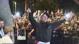 Robbie Williams canta con sus fans tras cancelación de su concierto / Canal N