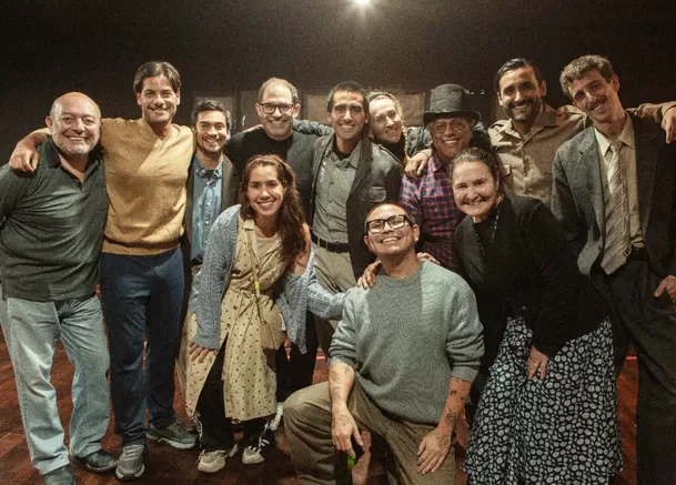 El elenco está conformado por reconocidos actores, como Patricia Barreto, Andrés Wiese, Emilram Cossío, Katia Condos, Monchi Brugué, Claret Quea, Emanuel Soriano, Óscar Meza, Sebastián Ramos y Ricardo Velásquez