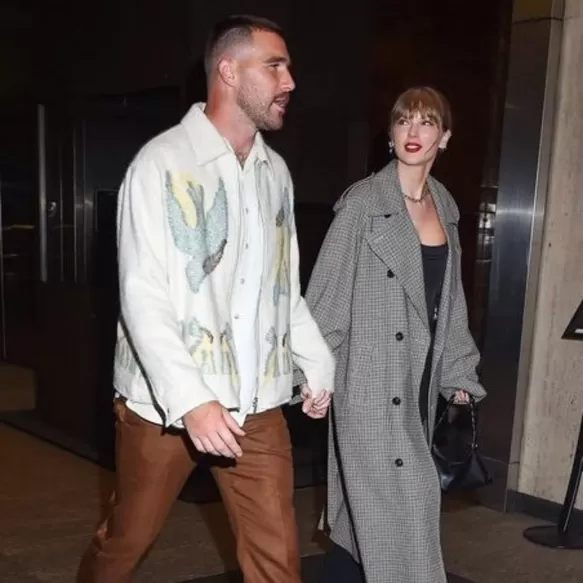 Esta es la primera imagen de Taylor Swift y Travis Kelce en público y tomados de la mano / Foto: Hollywood Pipeline