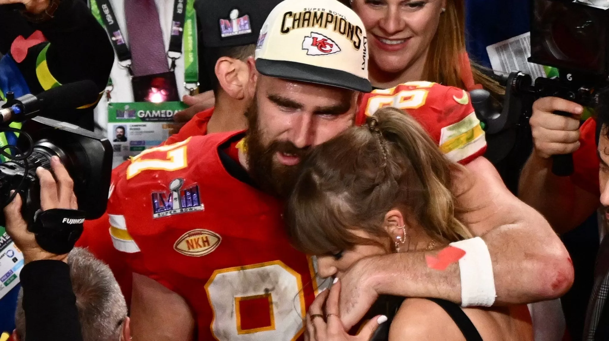 Taylor Swift celebró la victoria de los 'Chiefs' en la final del Superl Bowl 2024 junto a su pareja Travis Kelce/Foto: Marca 