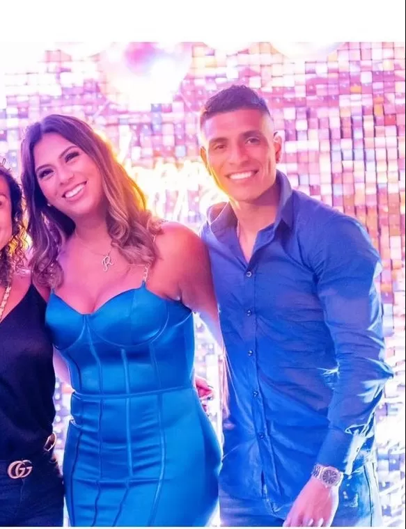 Foto del futbolista Paolo Hurtado junto a su esposa Rosa en su cumpleaños en mayo/ Foto: IG Rosa Fuentes