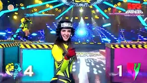 Al anotar el punto decisivo, Rosángela no dudó en realizar la acrobacia como muestra de alegría. Foto y video: América TV